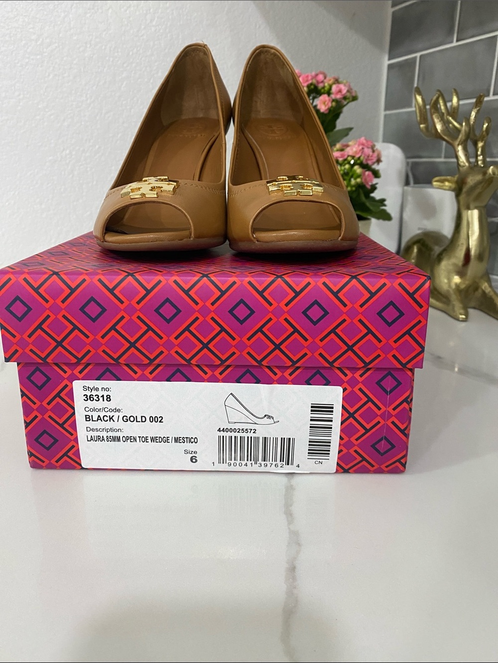 Tory Burch Tan Leather Peep-Toe Pumps with Gold Logo - Picture 6 of 6
